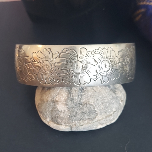 Kirk Pewter Daisy Vintage Cuff Bracelet Signed and Titled "Daisy" - Picture 1 of 7